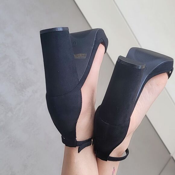 Women's Suede Ankle Strap Block Heel Dress Sandals Black Color - Picture 3 of 5